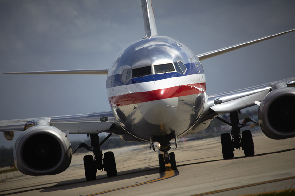 B737-400 Taxi USA American Airlines about to depart