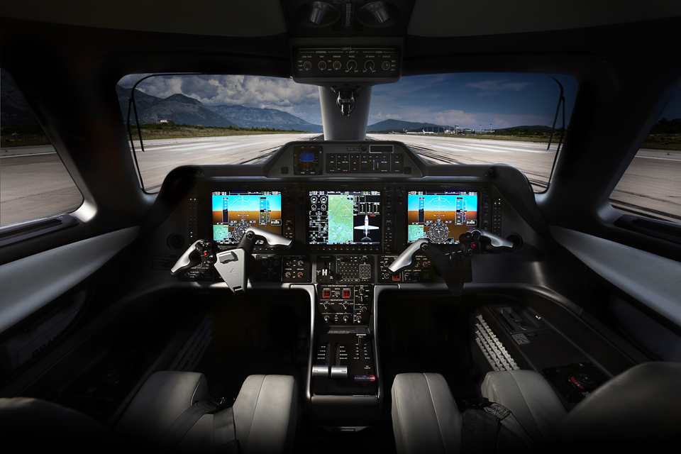 Embraer Phenom 100 Cockpit